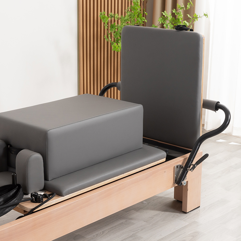 Maple wooden core pilates Reformer with inside footbar