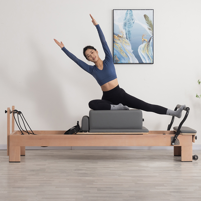 Maple wooden core pilates Reformer with inside footbar