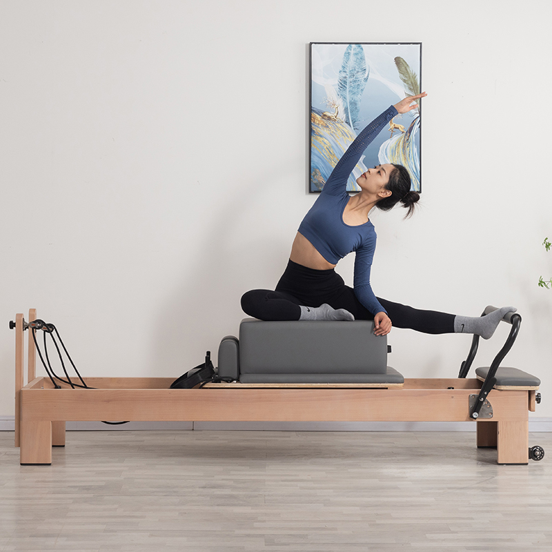 Maple wooden core pilates Reformer with inside footbar